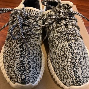 COPY - Yeezy Boost Size 4